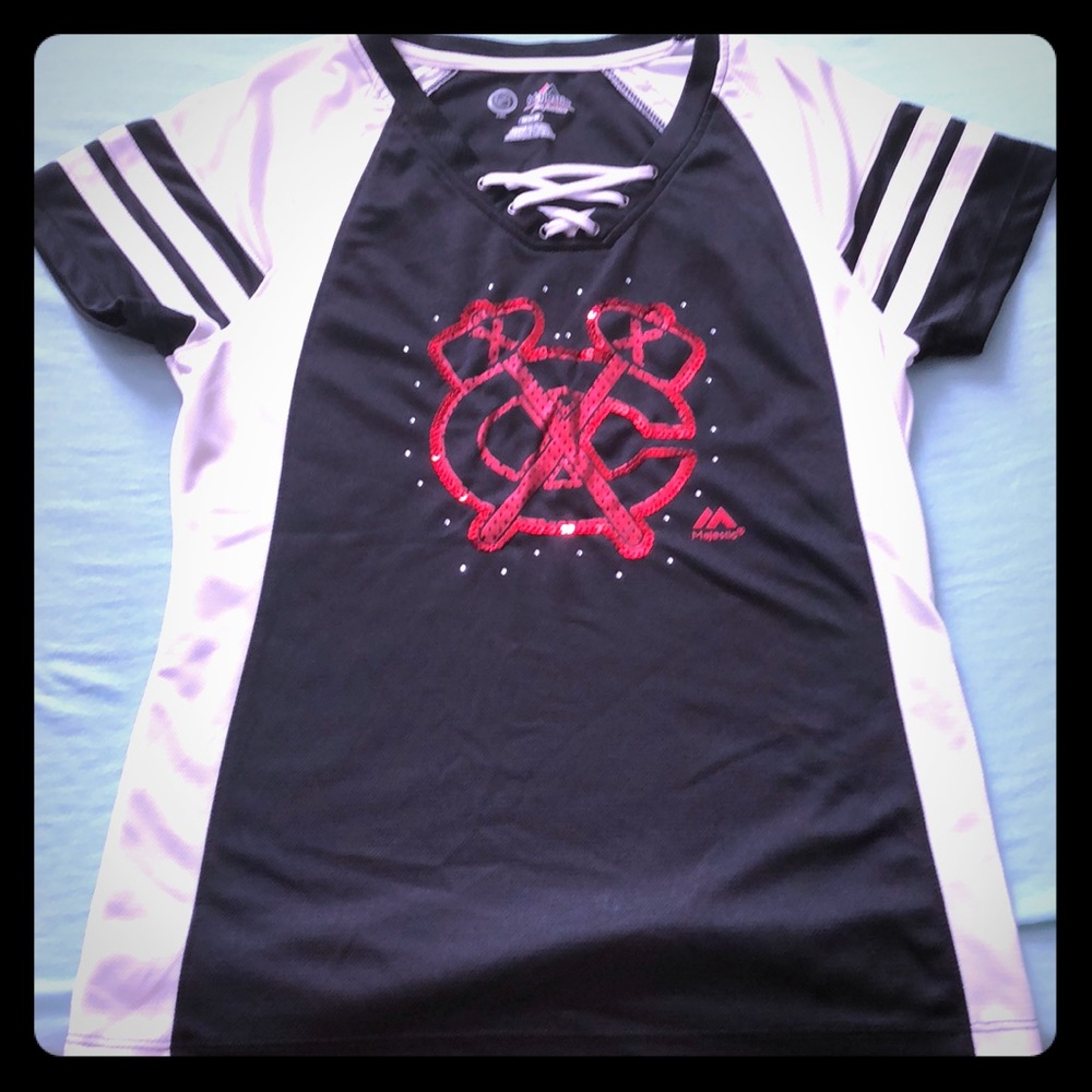 Women’s blackhawks shirt